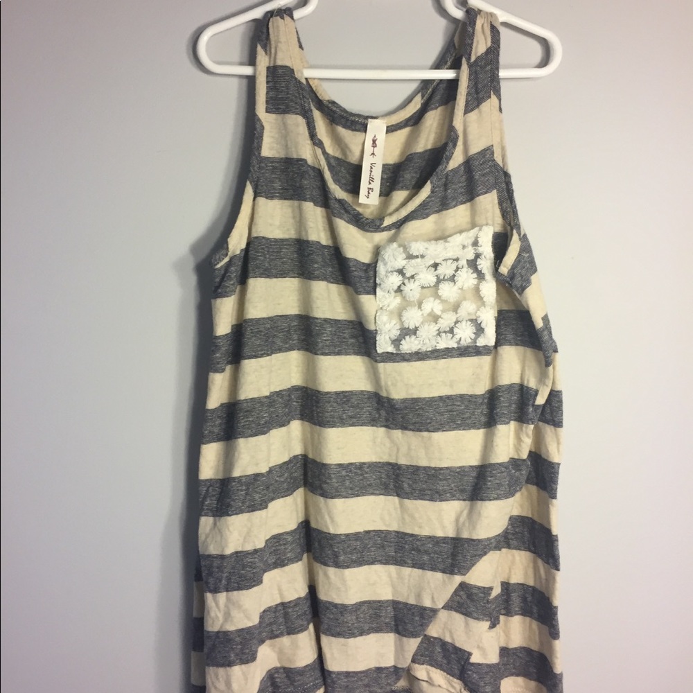 striped tank with white sunflower print pocket.